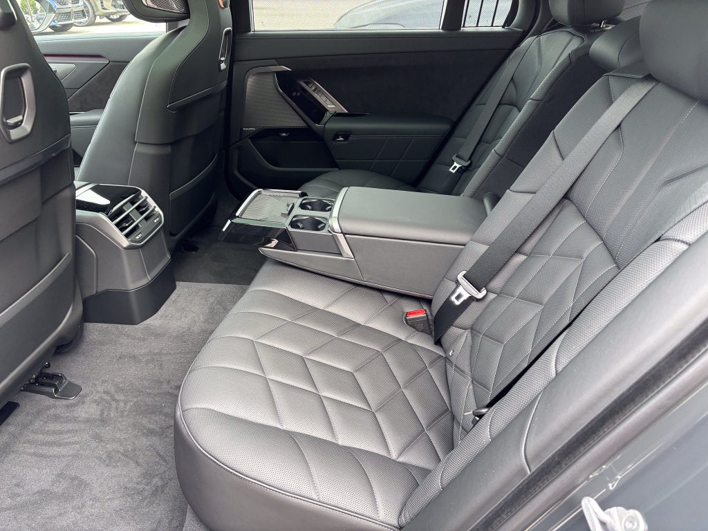 2027 BMW 7 Series 740i xDrive