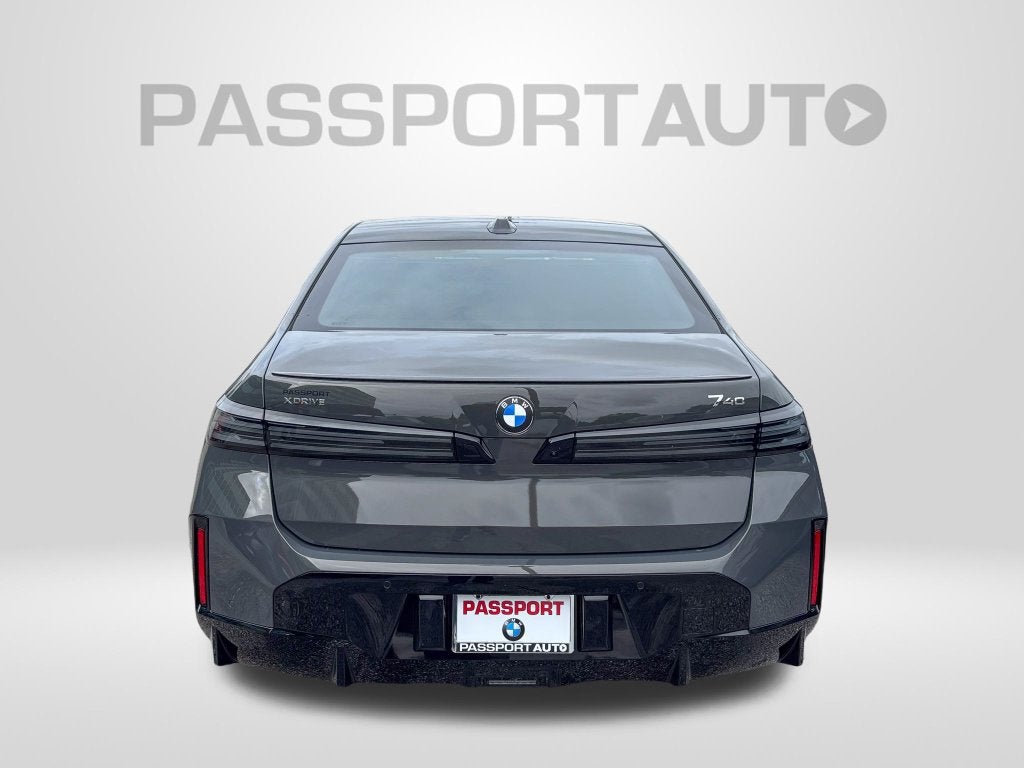 2027 BMW 7 Series 740i xDrive