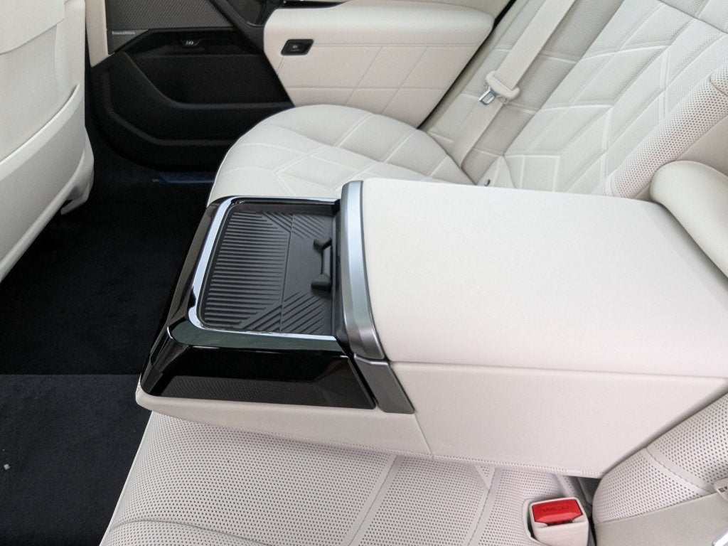 2027 BMW 7 Series 740i xDrive