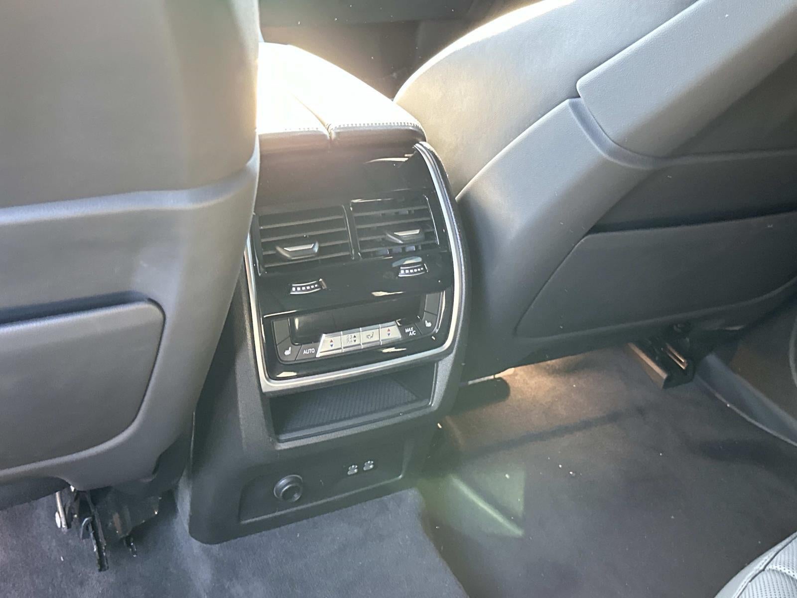 2025 BMW Xm Base