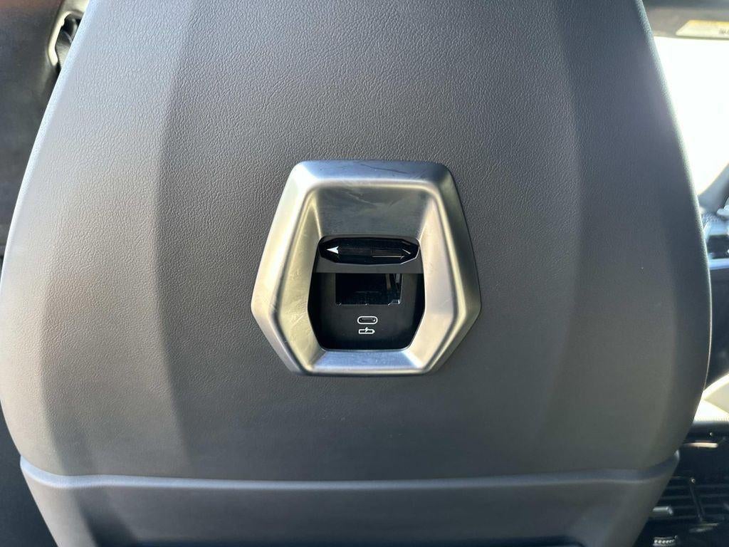 2025 BMW Xm Base