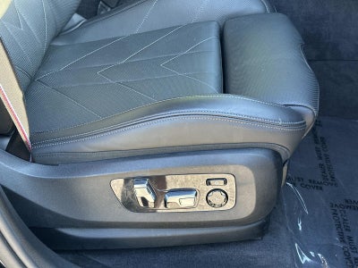 2025 BMW Xm Base