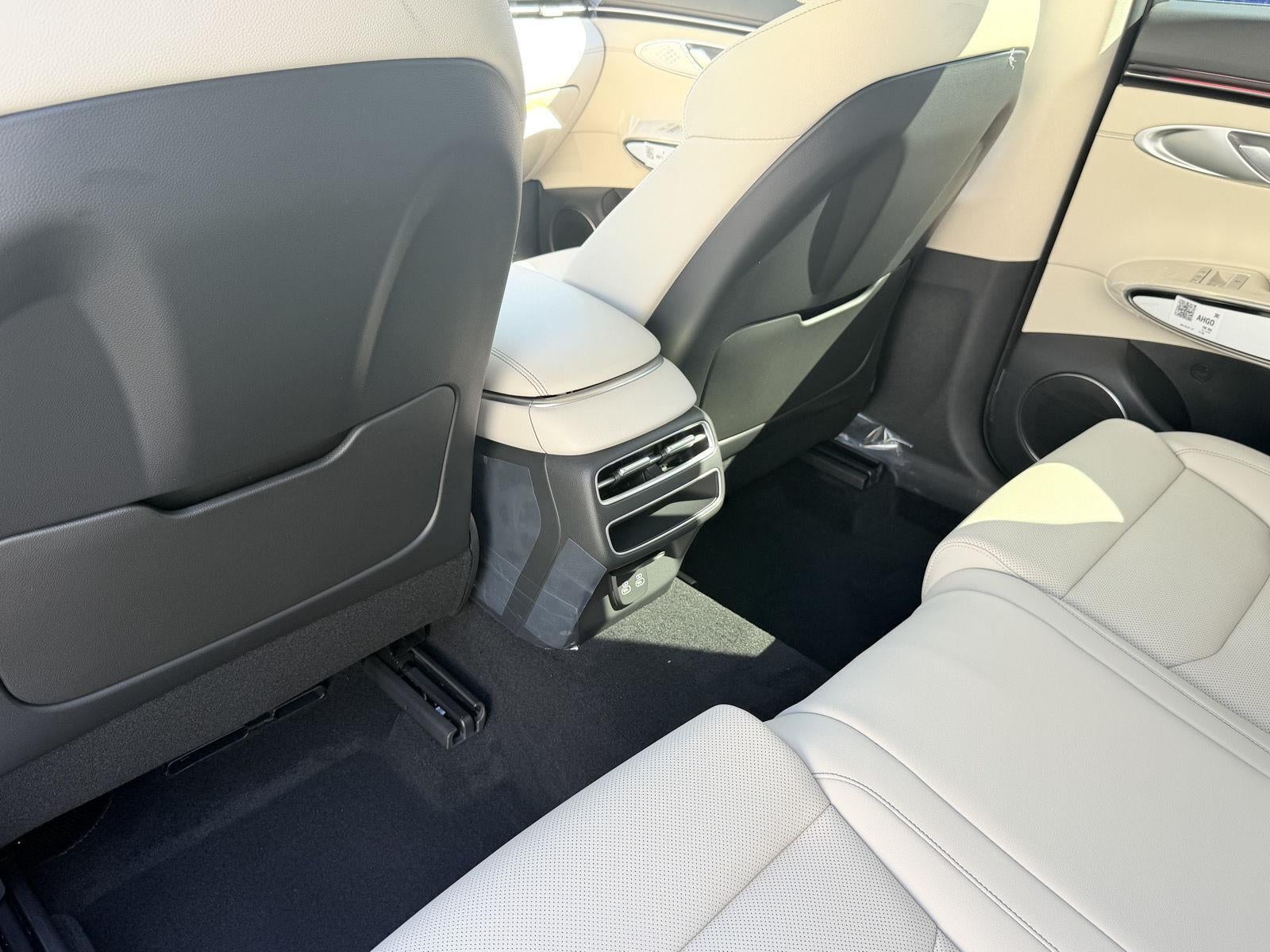 2027 Genesis GV70 2.5T