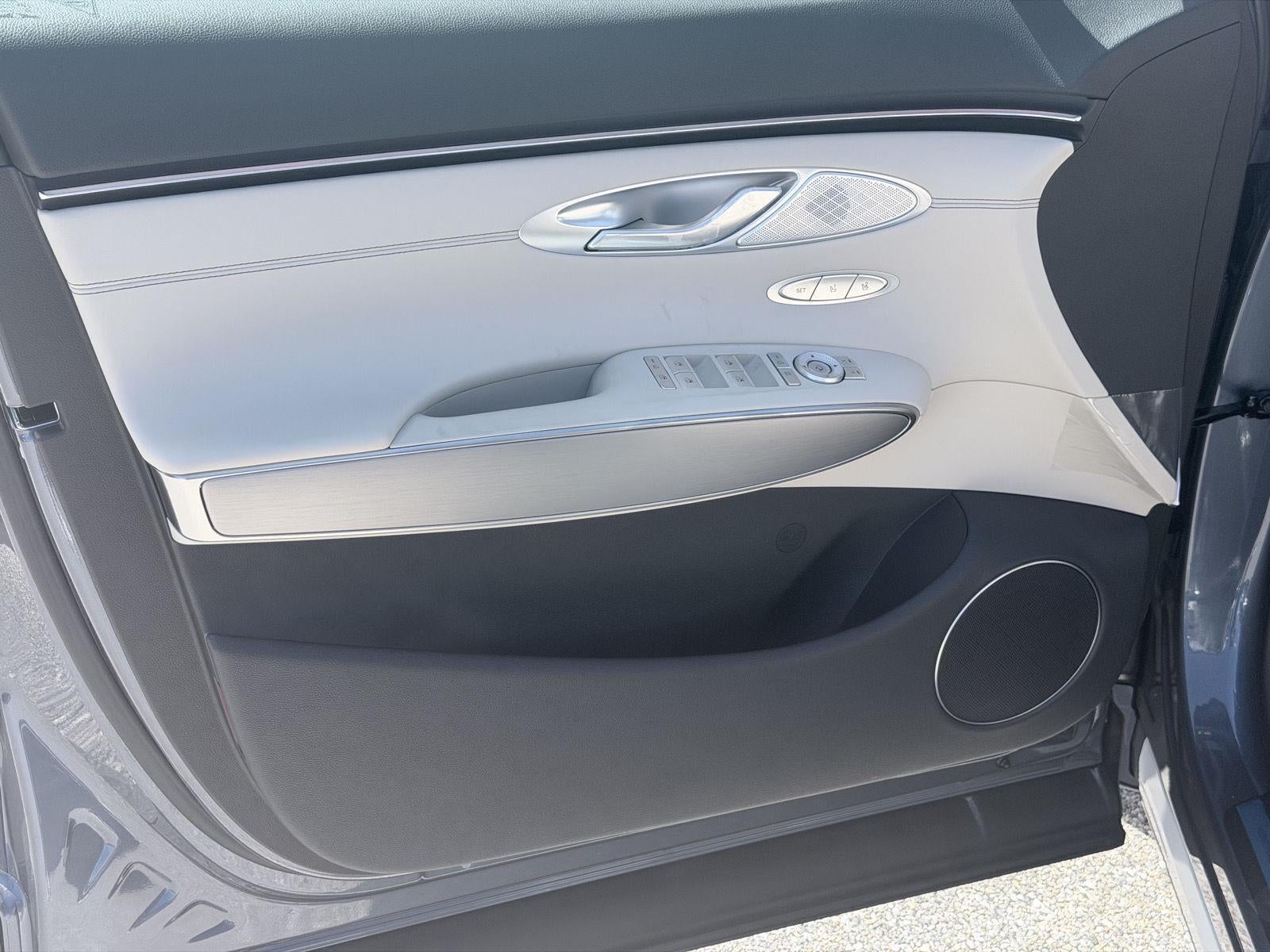 2027 Genesis GV70 2.5T Select