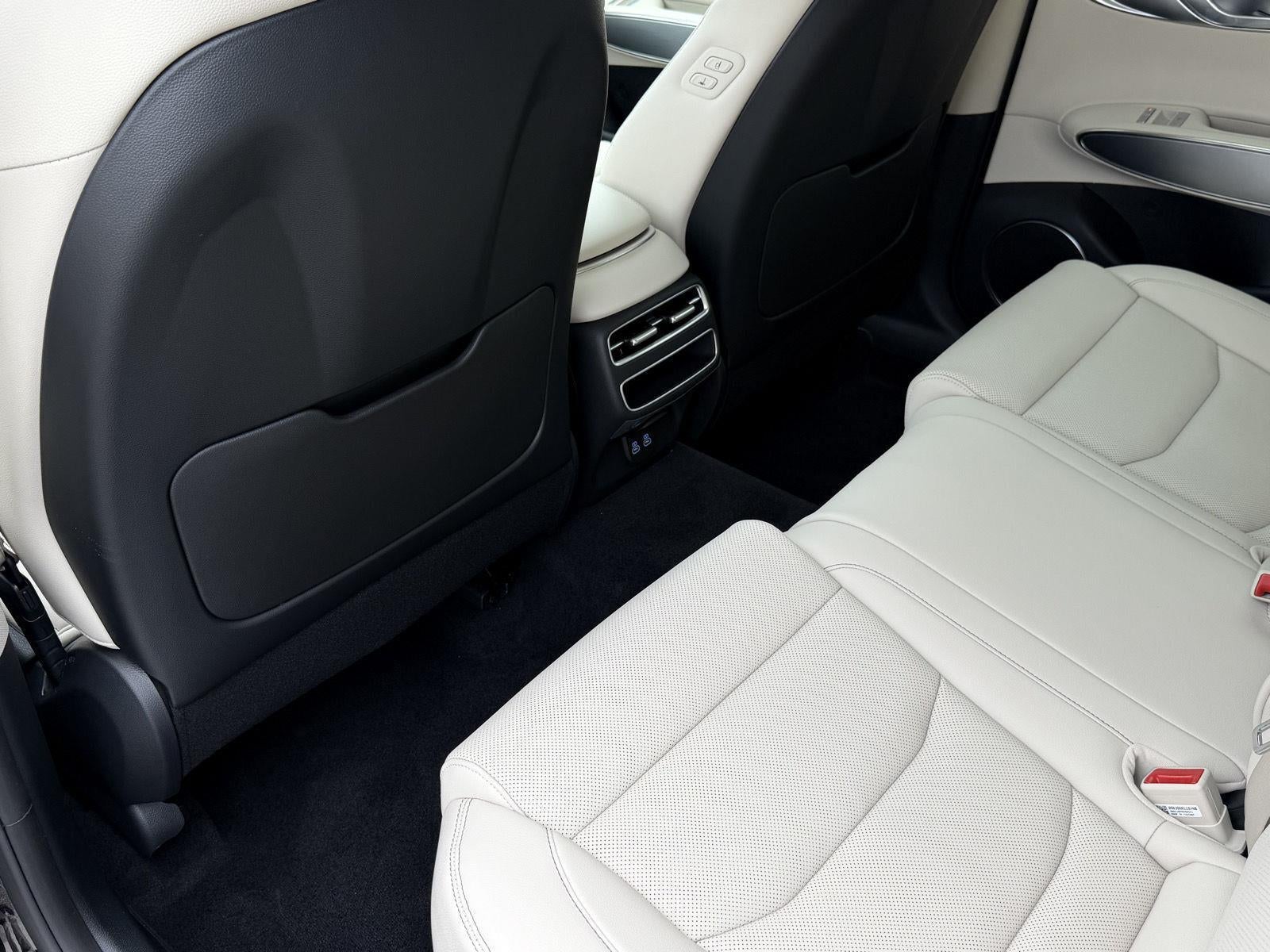 2027 Genesis GV70 2.5T Select