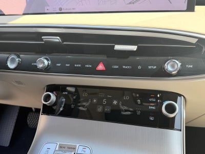 2027 Genesis GV70 2.5T Advanced