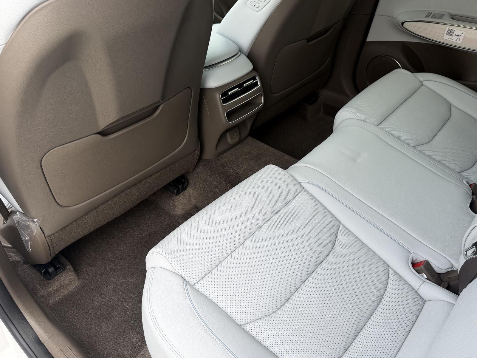 2027 Genesis GV70 2.5T Advanced