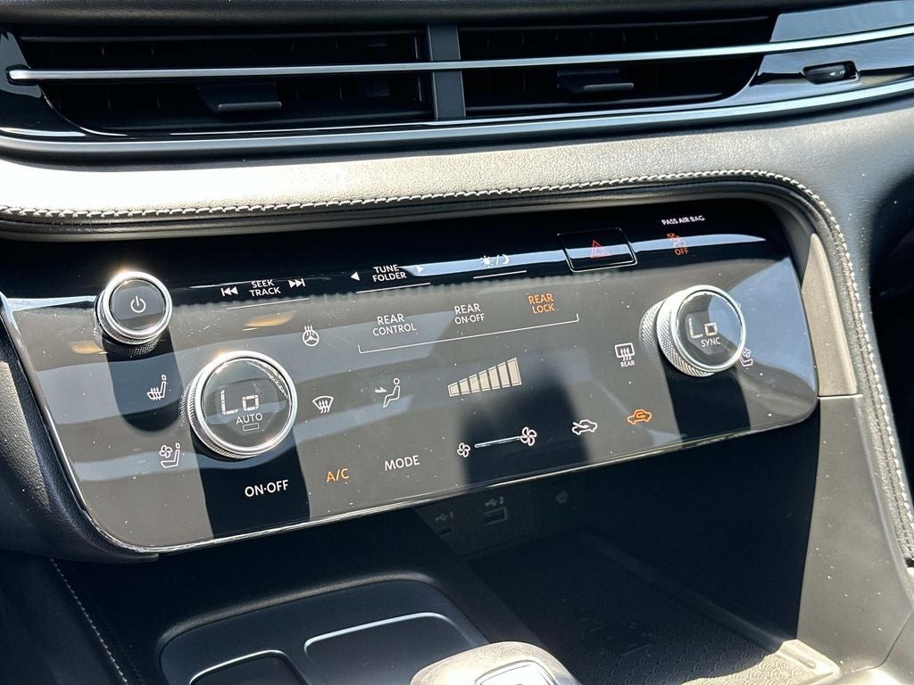 2025 INFINITI QX60 LUXE