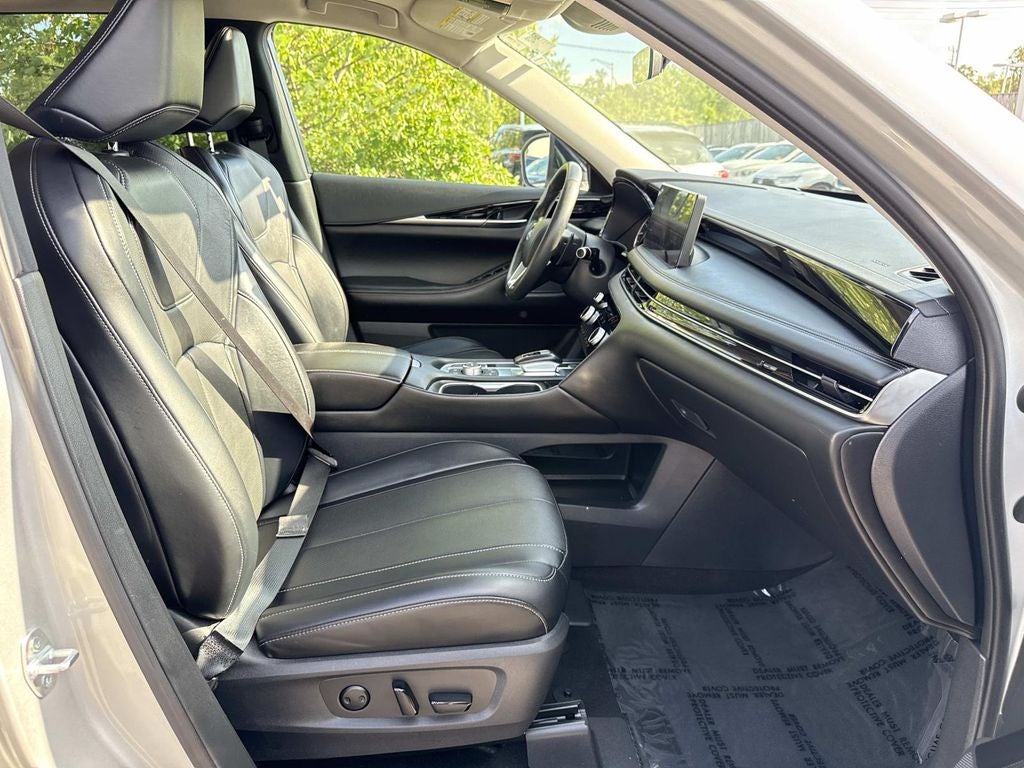 2023 INFINITI QX60 PURE