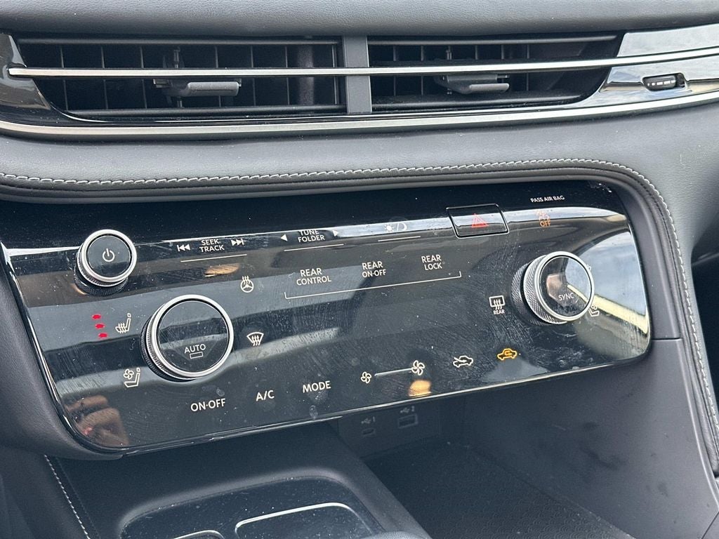 2022 INFINITI QX60 LUXE