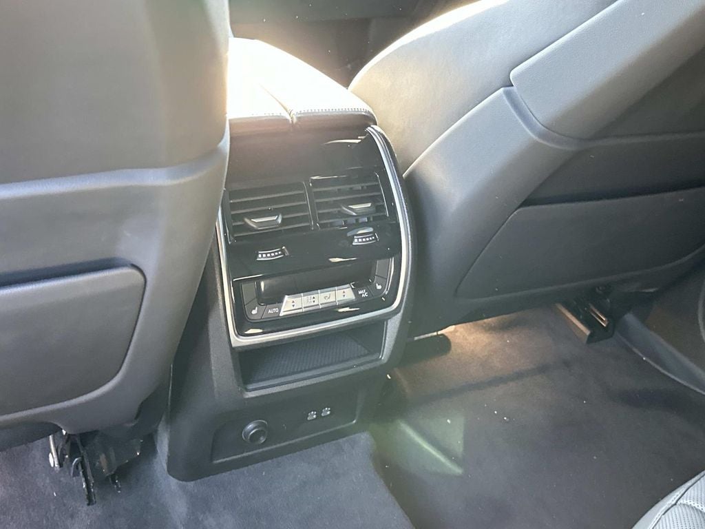 2025 BMW XM Base