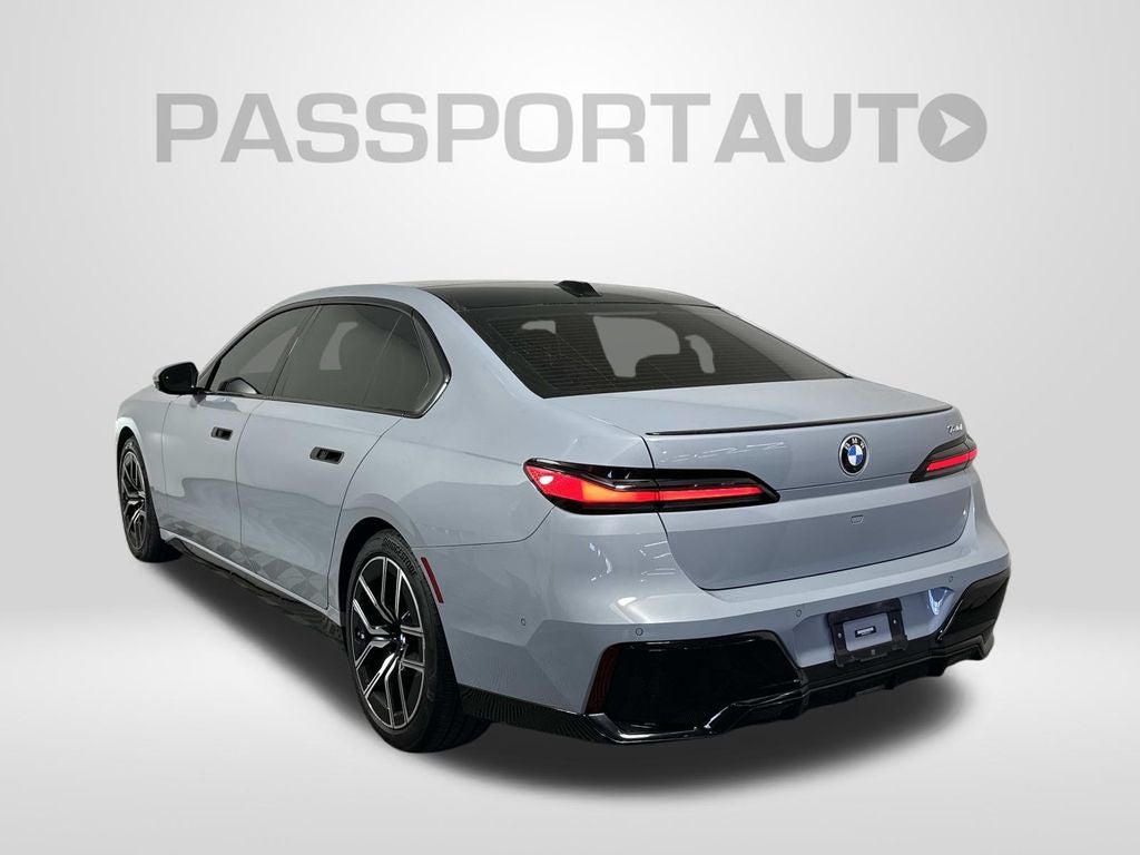 2023 BMW 7 Series 740i