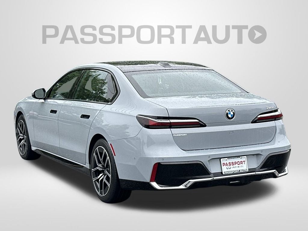 2023 BMW 7 Series 740i