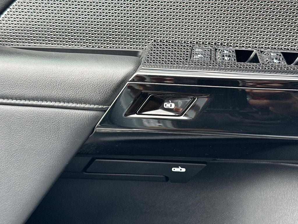 2023 BMW 7 Series 740i