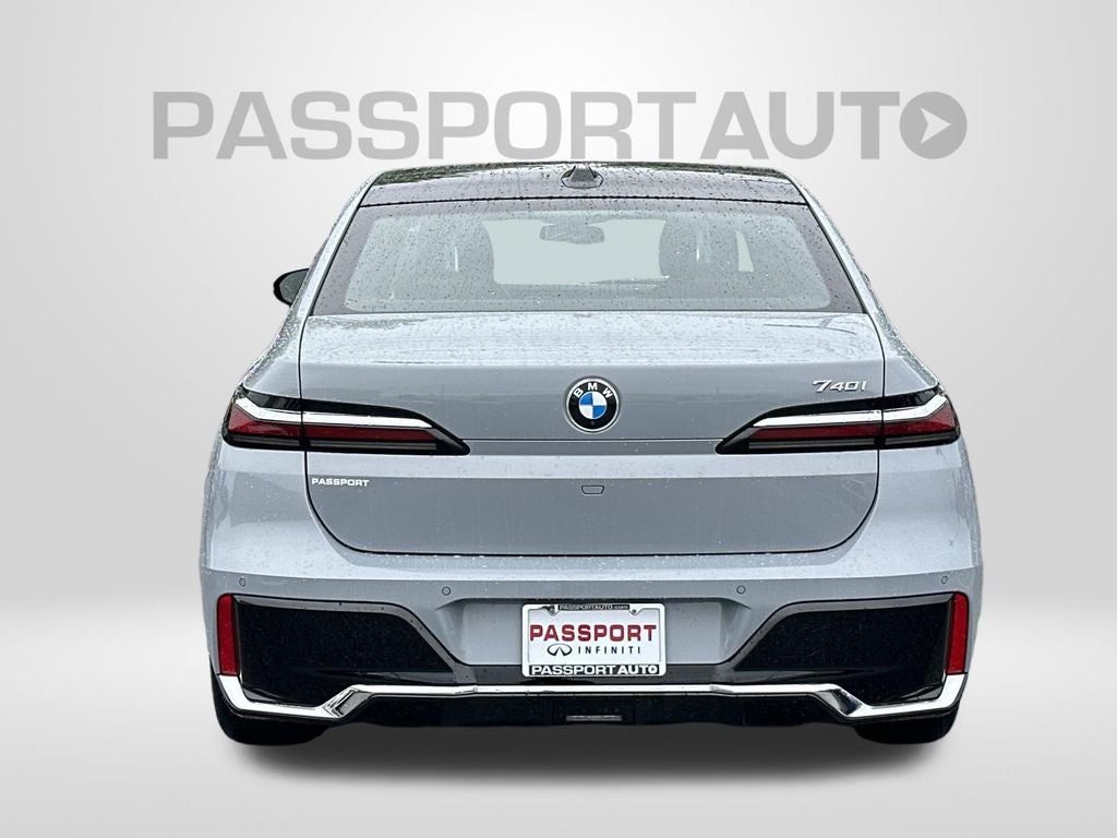 2023 BMW 7 Series 740i