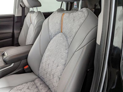 2023 Toyota Highlander Hybrid Bronze Edition