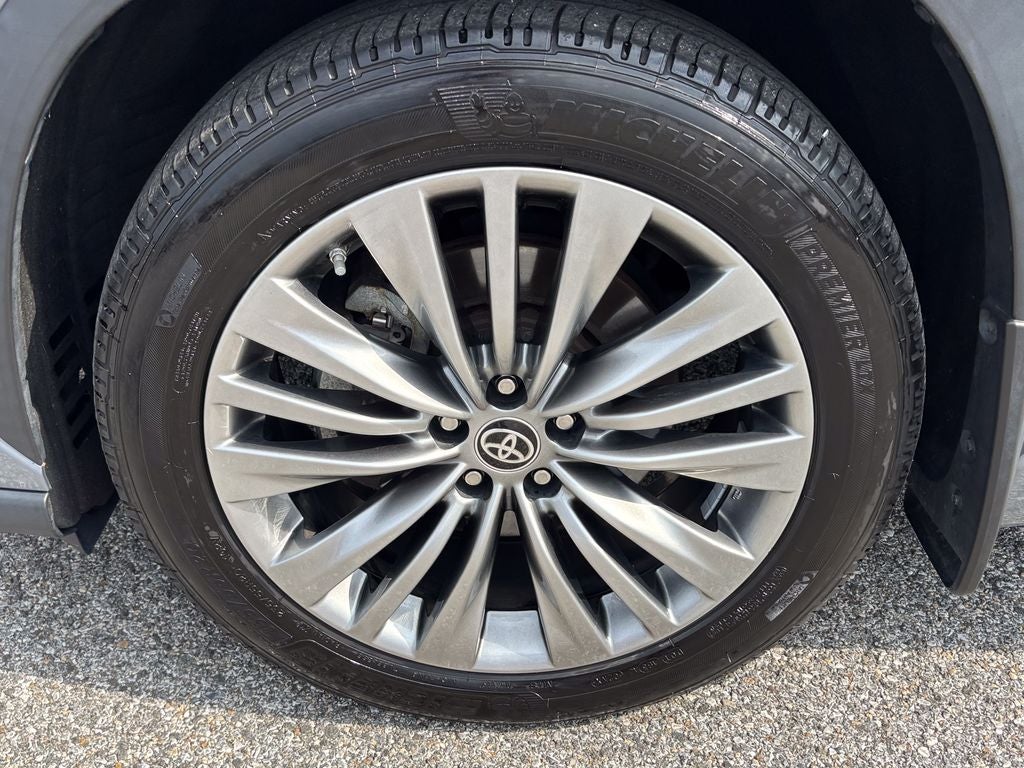 2021 Toyota Highlander Hybrid Platinum