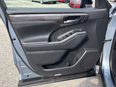 2021 Toyota Highlander Hybrid Platinum