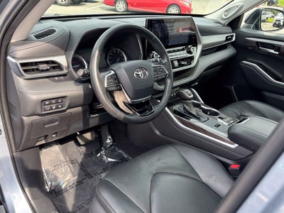 2021 Toyota Highlander Hybrid Platinum