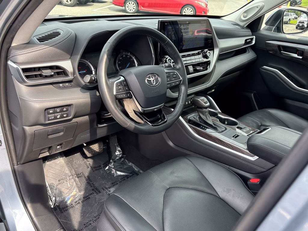 2021 Toyota Highlander Hybrid Platinum