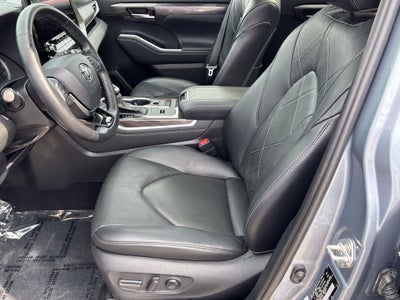 2021 Toyota Highlander Hybrid Platinum