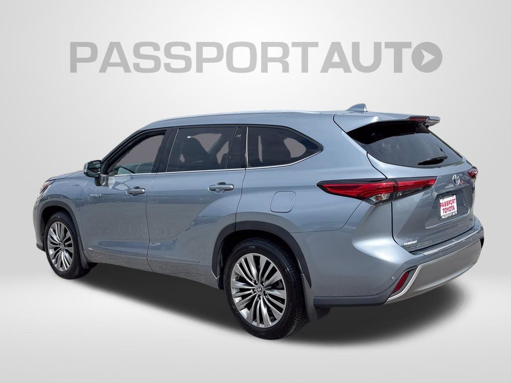 2021 Toyota Highlander Hybrid Platinum