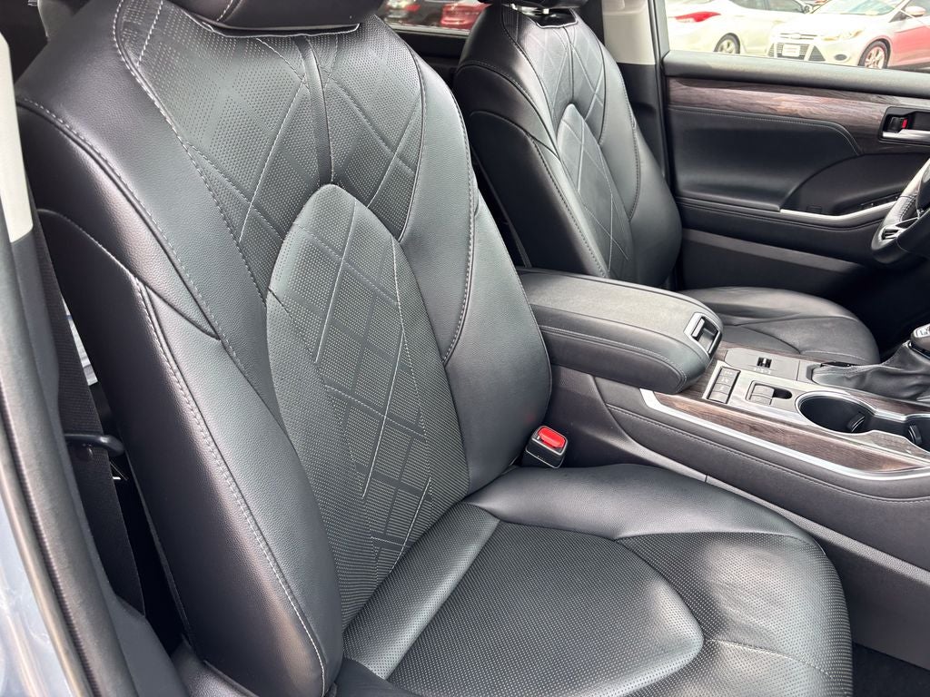 2021 Toyota Highlander Hybrid Platinum