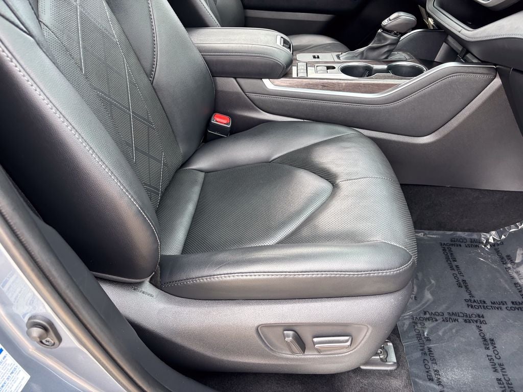 2021 Toyota Highlander Hybrid Platinum