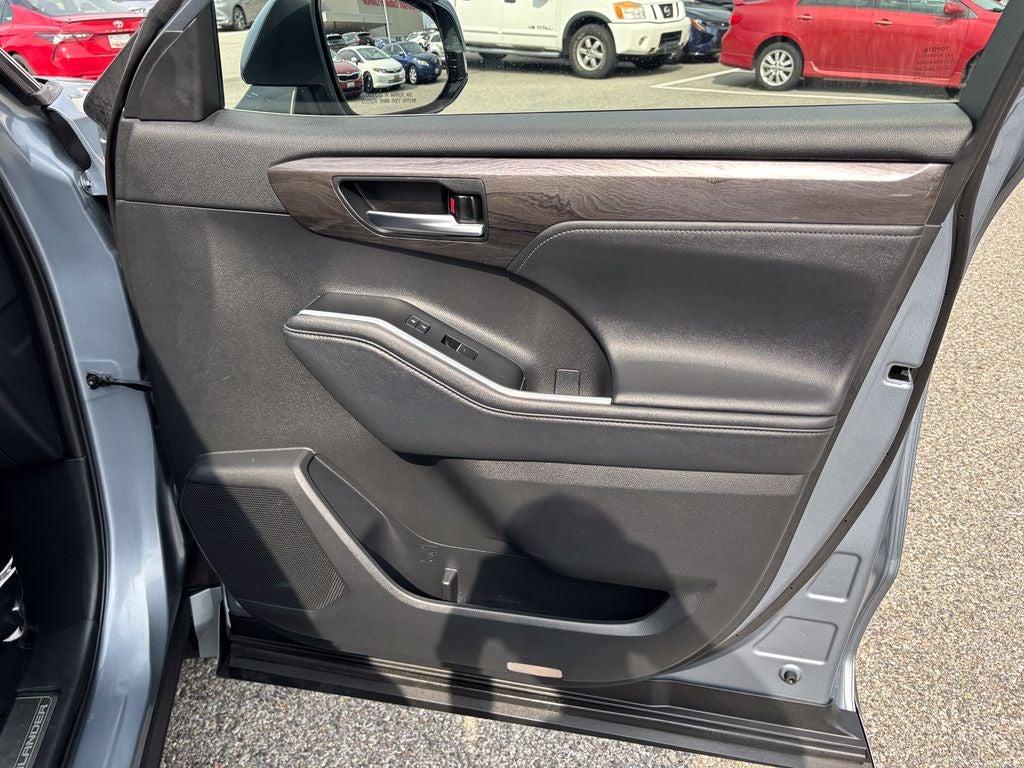 2021 Toyota Highlander Hybrid Platinum