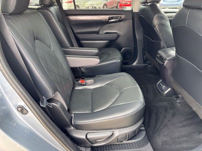 2021 Toyota Highlander Hybrid Platinum