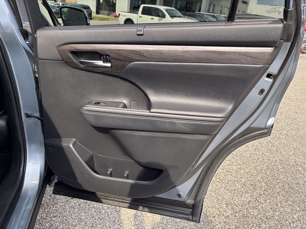 2021 Toyota Highlander Hybrid Platinum