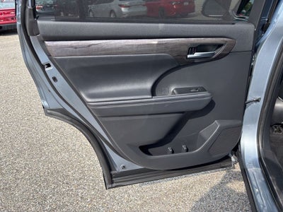 2021 Toyota Highlander Hybrid Platinum