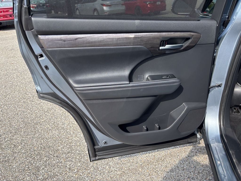 2021 Toyota Highlander Hybrid Platinum