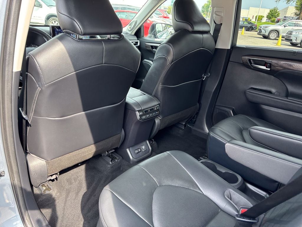 2021 Toyota Highlander Hybrid Platinum