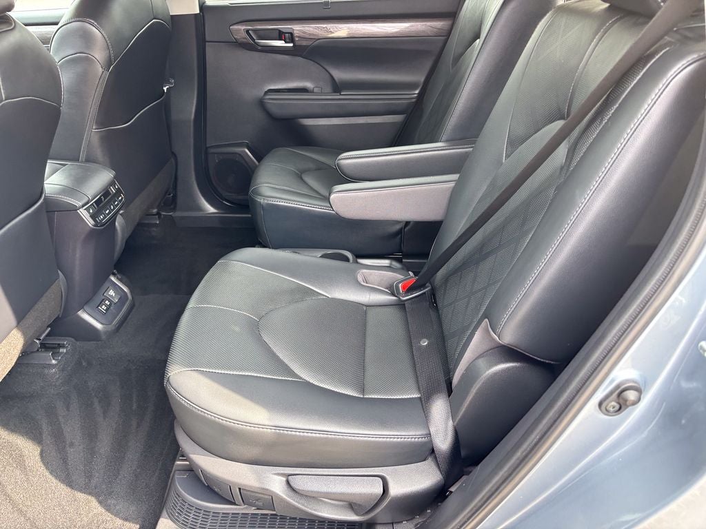 2021 Toyota Highlander Hybrid Platinum