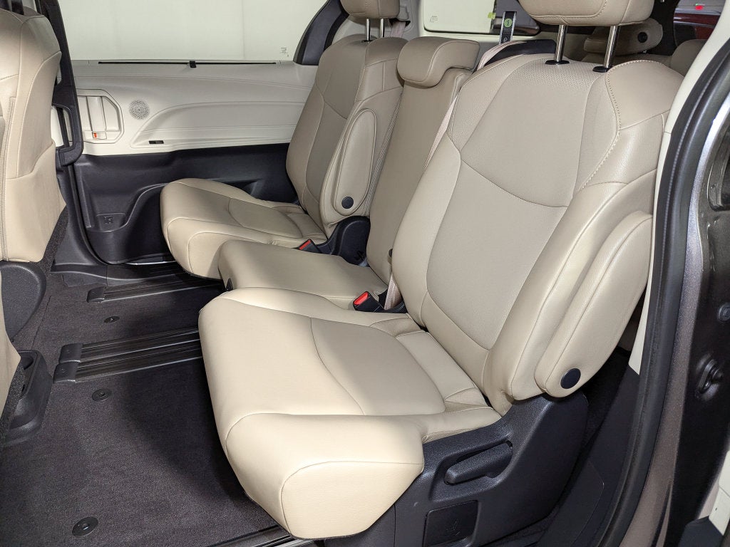 2021 Toyota Sienna XLE 8 Passenger