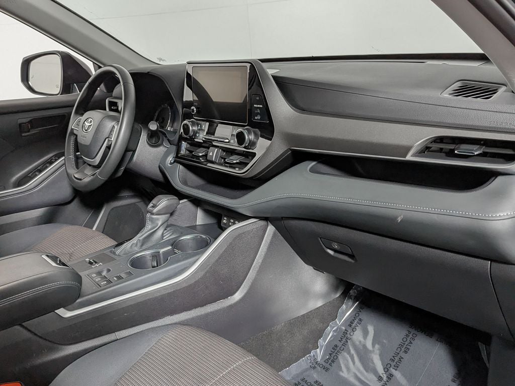 2025 Toyota Highlander LE