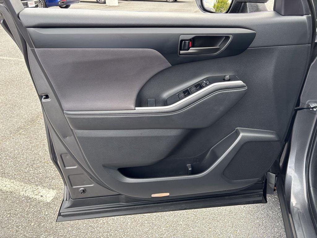 2025 Toyota Highlander LE