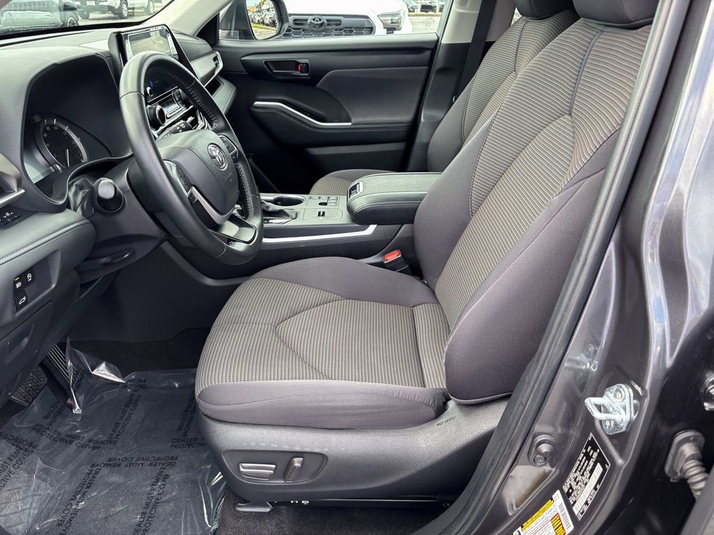2025 Toyota Highlander LE