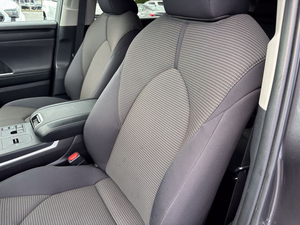 2025 Toyota Highlander LE