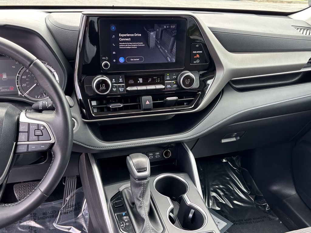 2025 Toyota Highlander LE