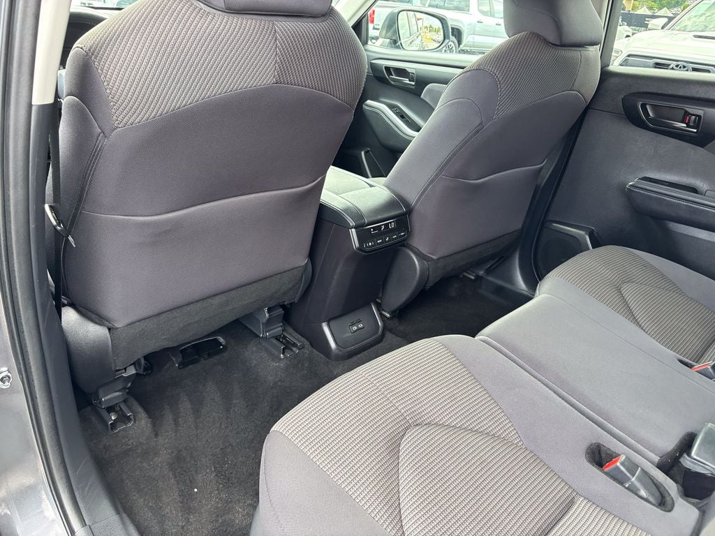 2025 Toyota Highlander LE