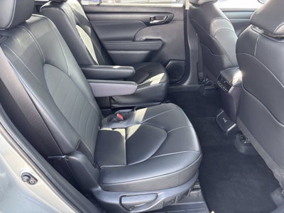 2025 Toyota Highlander XLE
