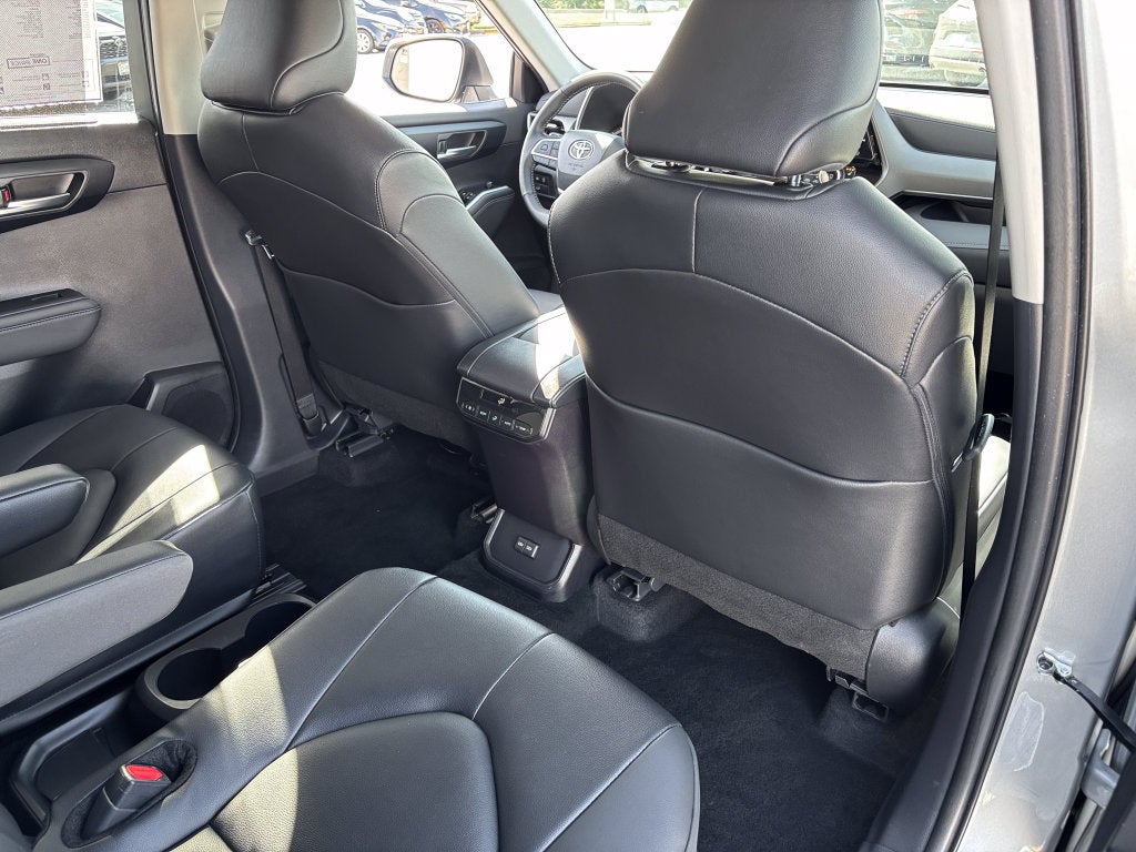 2025 Toyota Highlander XLE