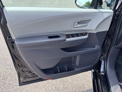 2022 Toyota Sienna LE 8 Passenger