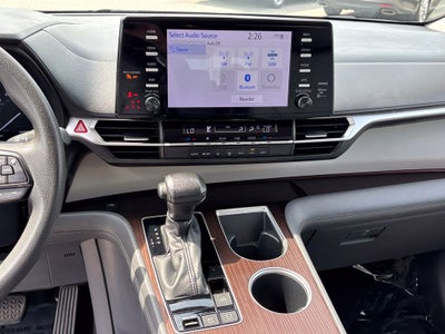 2022 Toyota Sienna LE 8 Passenger