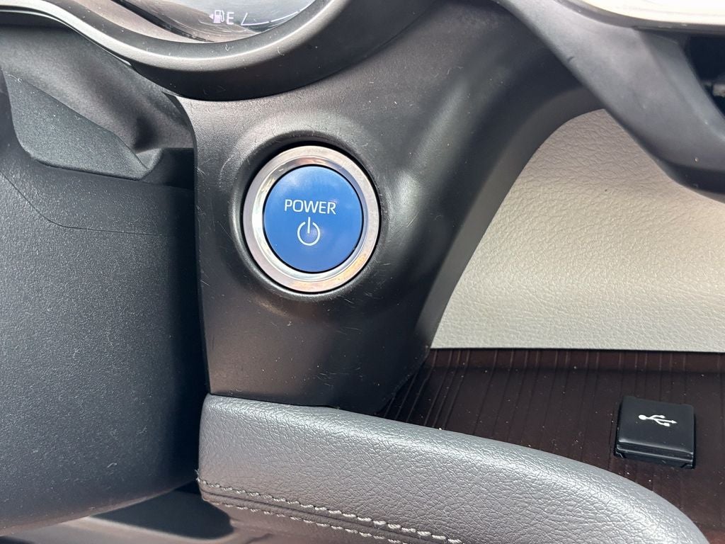 2022 Toyota Sienna LE 8 Passenger