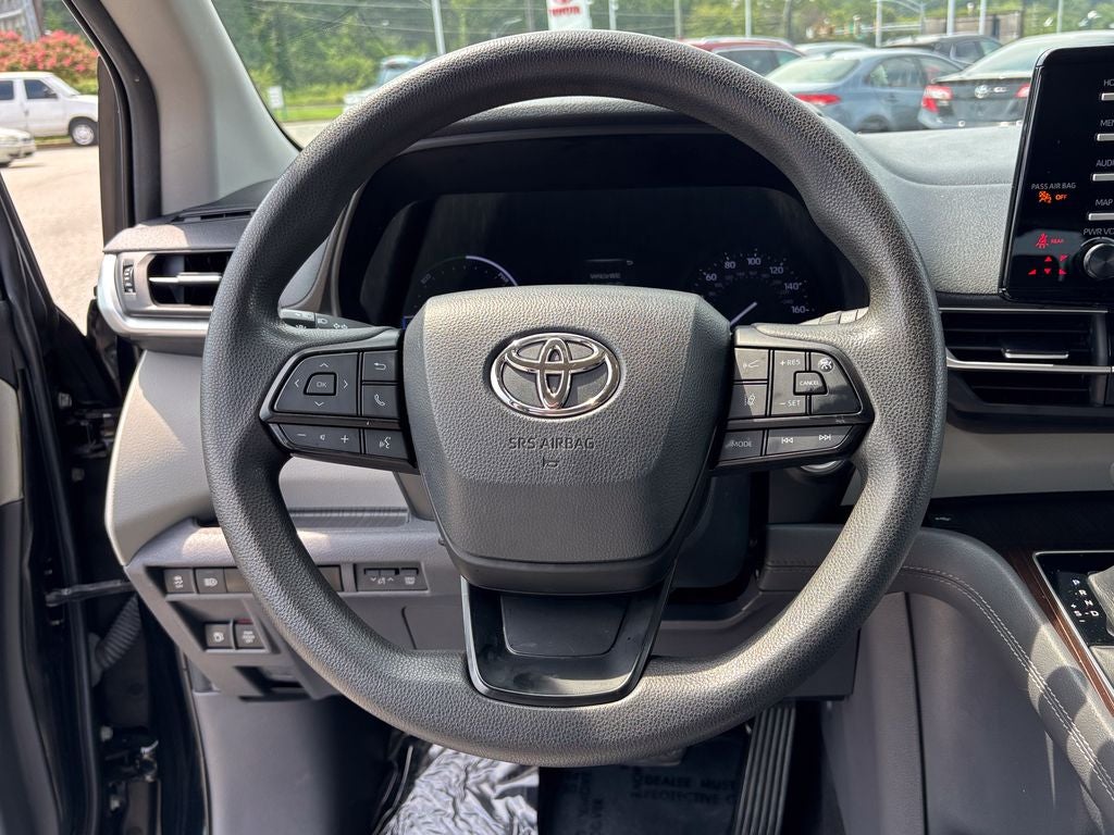 2022 Toyota Sienna LE 8 Passenger