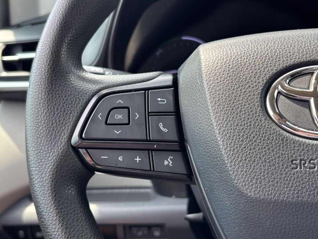 2022 Toyota Sienna LE 8 Passenger