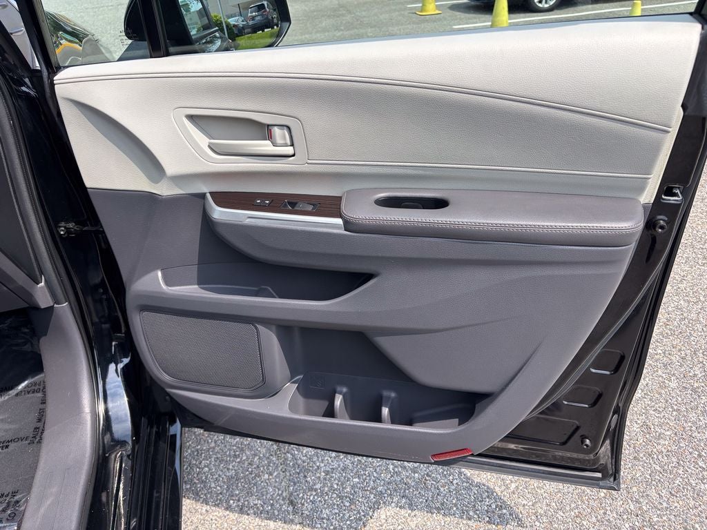 2022 Toyota Sienna LE 8 Passenger